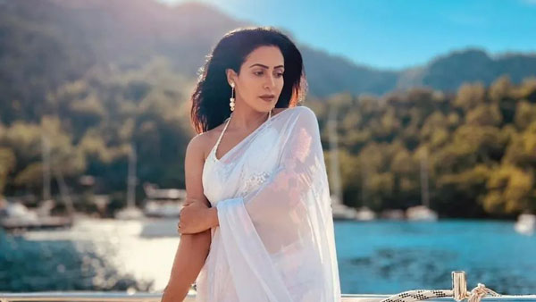 అలాంటి చేస్తూ.. ఎంజాయ్గా