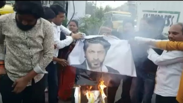 వీర్ శివాజీ గ్రూప్ ఆగ్రహం