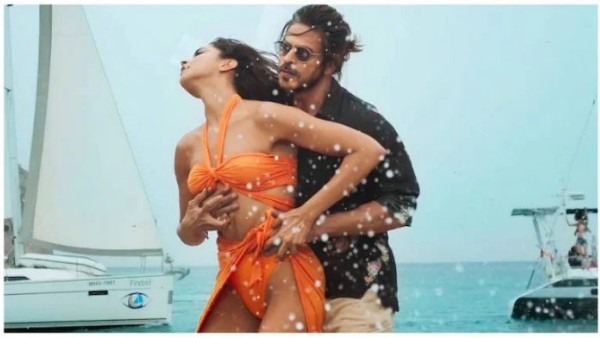 కాషాయం రంగు బికినీ..