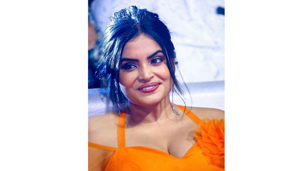 హాట్ షోతో రచ్చ చేస్తోంది