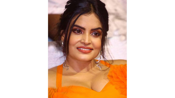 సరయు హాట్ పిక్స్ వైరల్