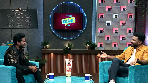 కుడిదా.. ఎడమదా అనుకుంటున్నాను..