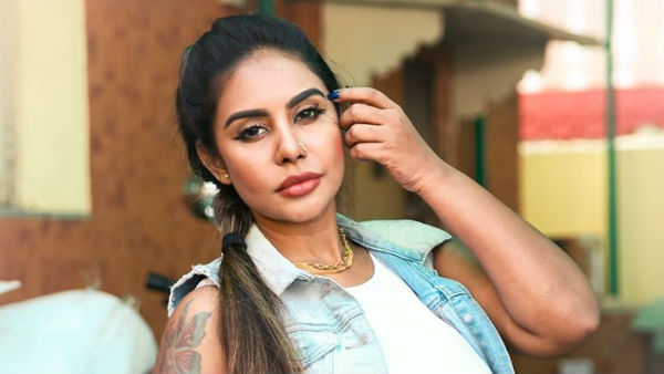 విమర్శిస్తూ కామెంట్స్..