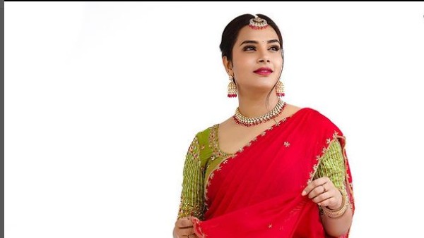 సోషల్ మీడియాలో బిజీ