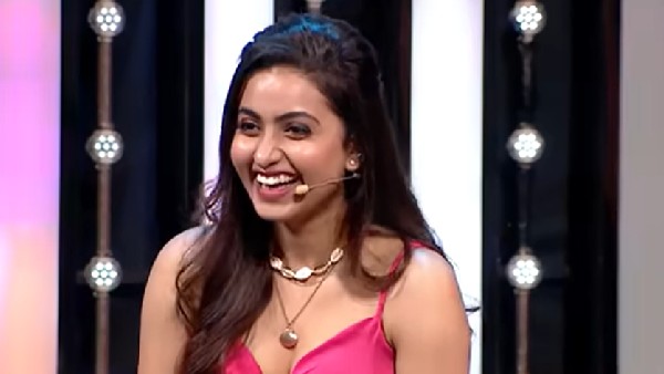 స్టైలిష్ దుస్తులతో..