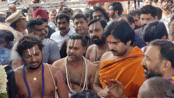 కొండగట్టులో ప్రత్యేక పూజలు..