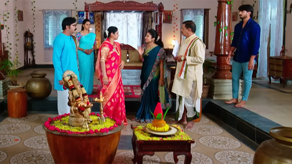 బయటకొచ్చిన ఫ్యామిలీ