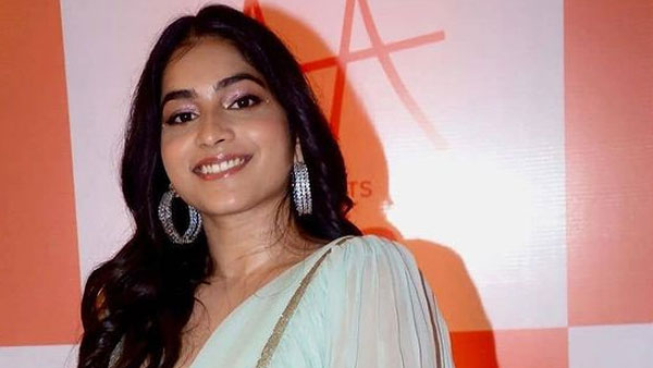 పెళ్లి చేసుకోబోతున్నట్లుగా..