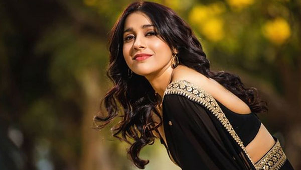 యాంకర్ రష్మీకి చేదు అనుభవం.. ఆ పోర్న్ స్టార్ తో పోలుస్తూ ఘోరంగా!