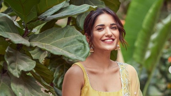 ఈ మధ్య హాట్ షోతో హల్చల్