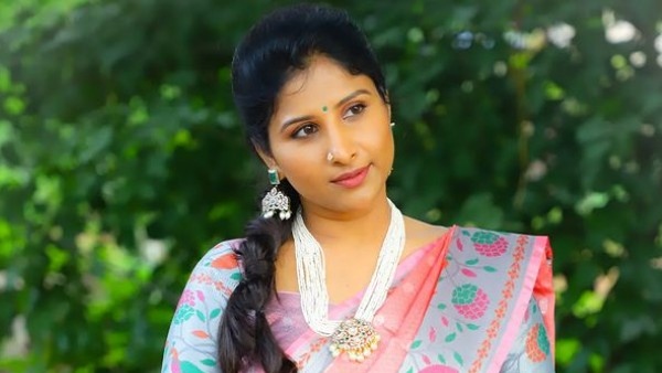 కన్నడలో పాటలు పాడిన మంగ్లీ..