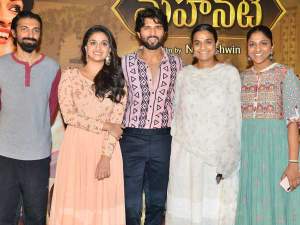 మహానటి సక్సెస్ మీట్: సావిత్రి లైఫ్ చూసి షాక్ తిన్నా.. గర్వంగా ఉంది.. మహానటి సక్సెస్ మీట్: సావిత్రి లైఫ్ చూసి షాక్ తిన్నా.. గర్వంగా ఉంది..