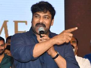 బాహుబలి లేకపోతే సైరా లేదు.. దారి చూపింది రాజమౌళియే.. అసలు విషయం చెప్పిన చిరంజీవి బాహుబలి లేకపోతే సైరా లేదు.. దారి చూపింది రాజమౌళియే.. అసలు విషయం చెప్పిన చిరంజీవి
