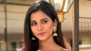 కెమెరాకు సెక్సీ స్టిల్స్ ఇవ్వాలంటే నీ తరువాతే ఎవరైనా.. నభా నటేష్ గ్లామరస్ డోస్ మామూలుగా లేదు!